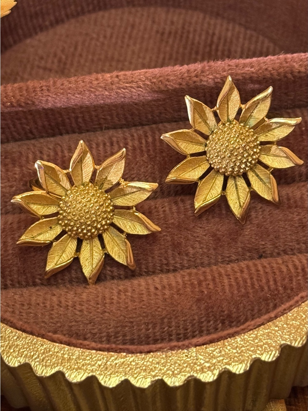 Gold Sunflower Vintage Earrings - Picture 14 of 14